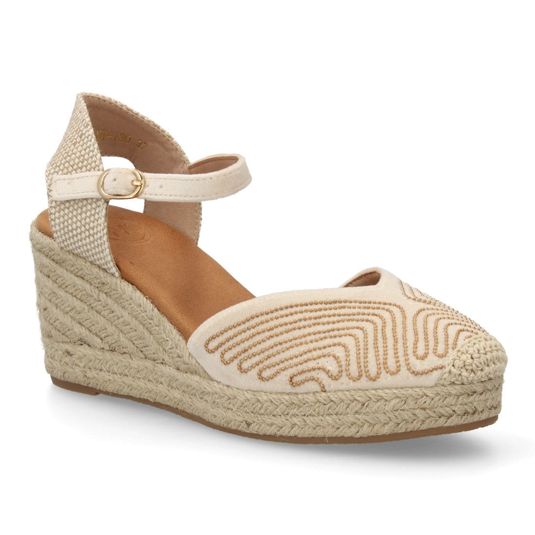 Sandalia valenciana beige con tachuelas metálicas y cuña de yute.