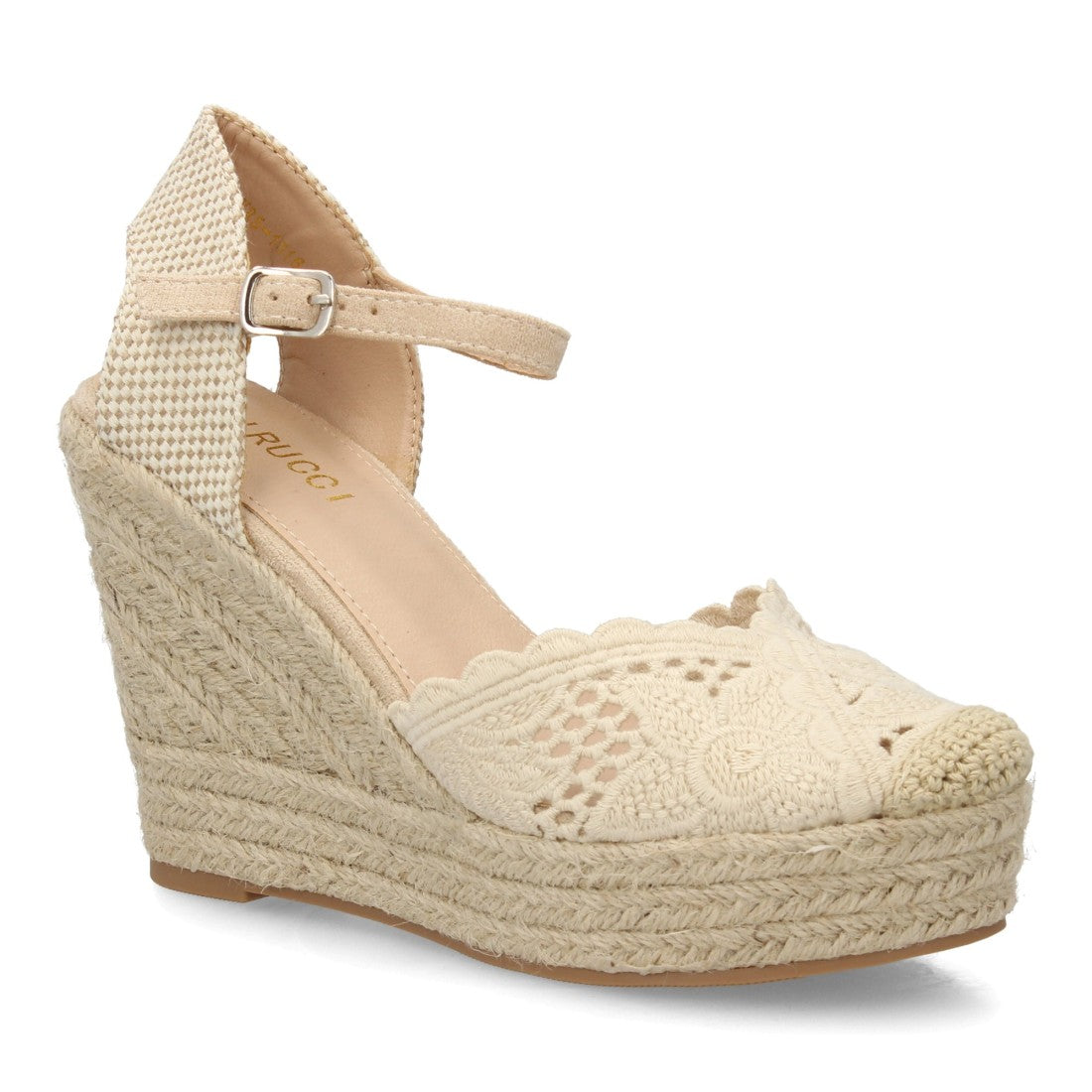 Alpargata beige bordada con cuña de esparto y talón abierto.