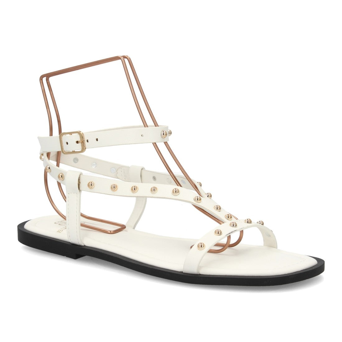Sandalia plana blanca con tachuelas metálicas estilo romano