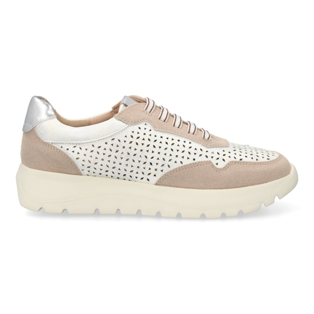 Zapatillas casual slip on mujer taupe diseño calado moderno