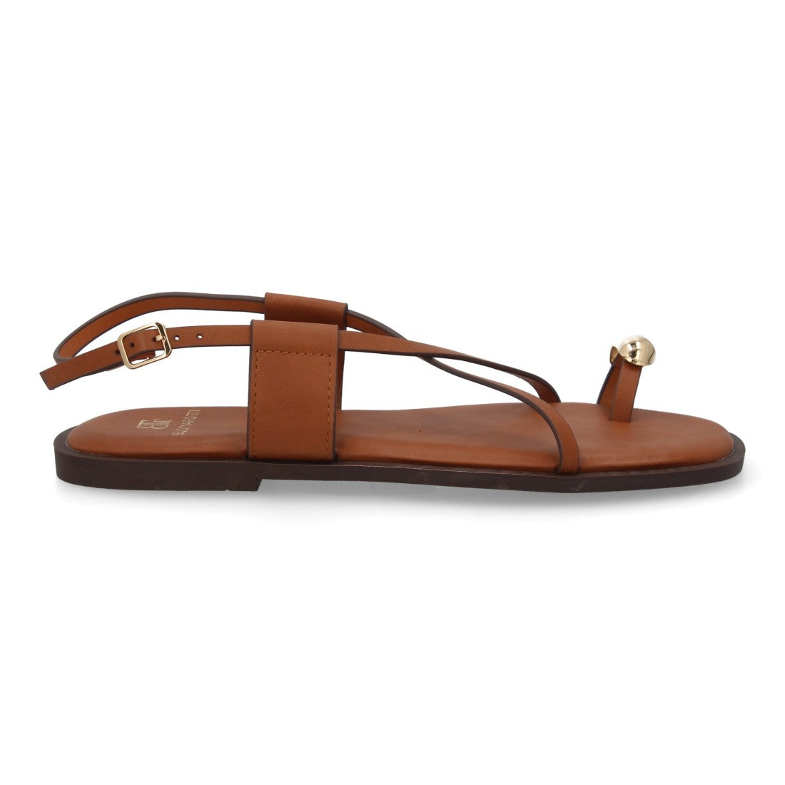 Sandalia plana cuero para mujer con detalle de hebilla ajustable.