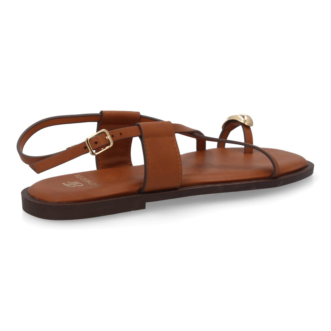 Sandalia plana cuero para mujer con detalle de hebilla ajustable.