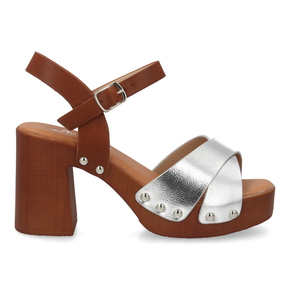 sandalia tacón madera plata tiras tachuelas