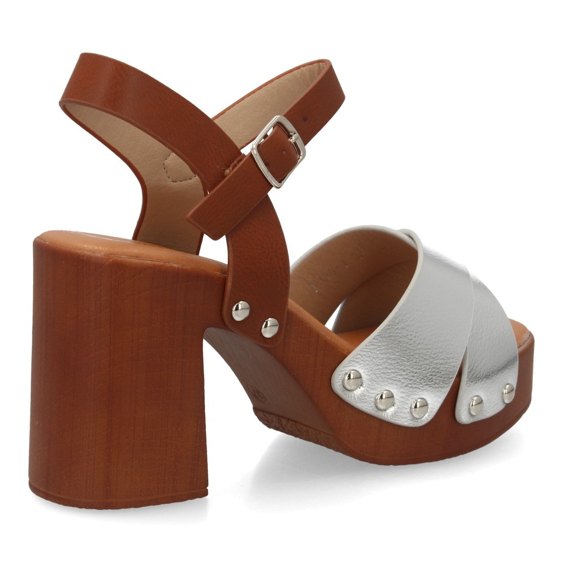 sandalia tacón madera plata tiras tachuelas