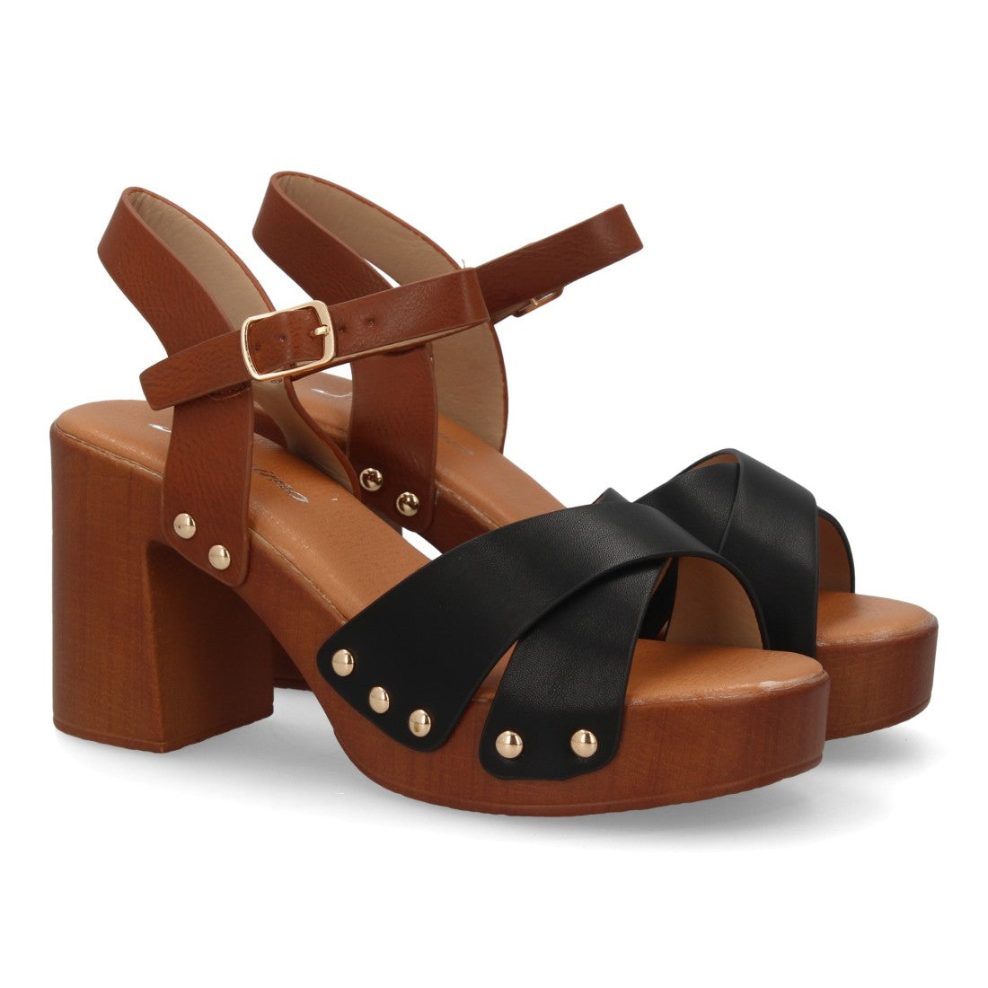 sandalia tacón madera negra tiras tachuelas