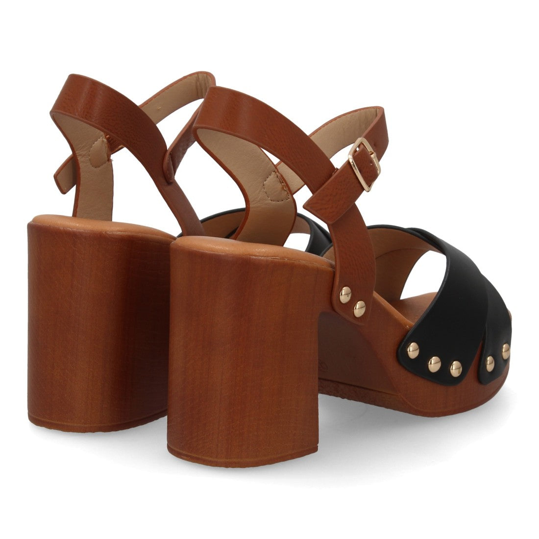 sandalia tacón madera negra tiras tachuelas