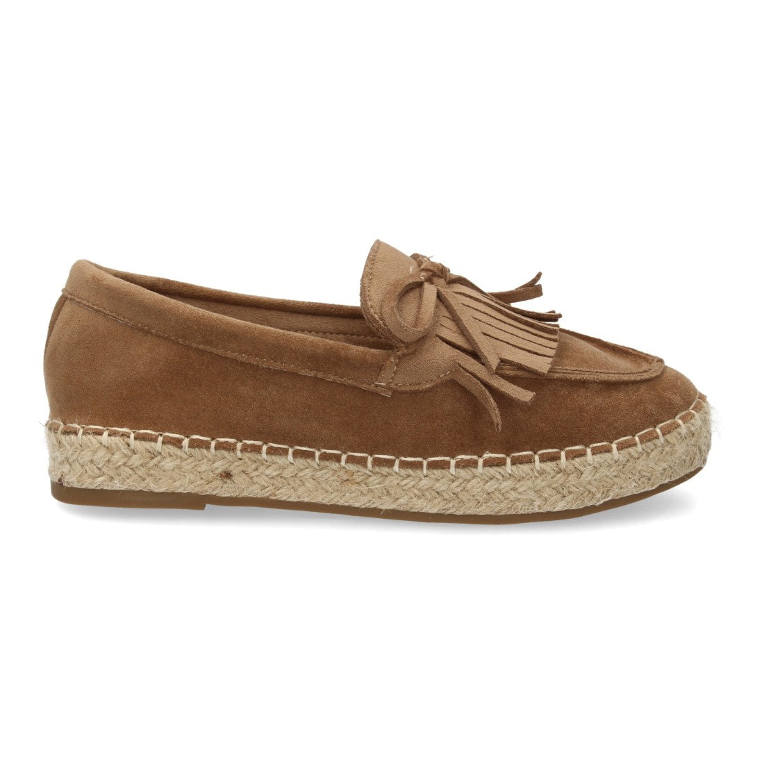 Alpargata plana verde kaki con detalle de flecos y suela de cuerda natural.