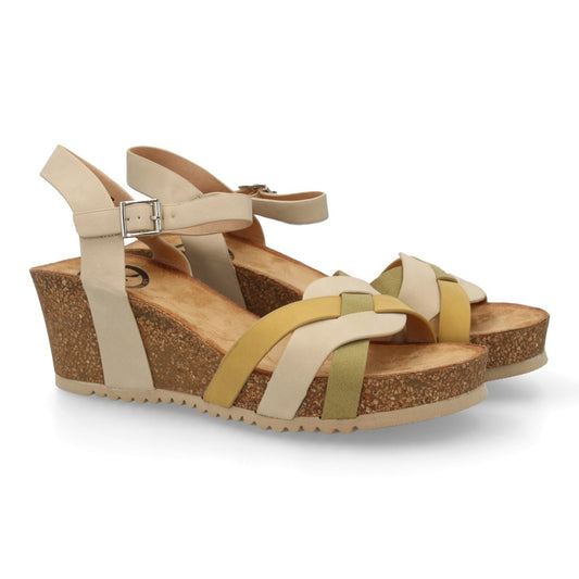Sandalia cuña mujer color apricot con tiras cruzadas y suela bio.