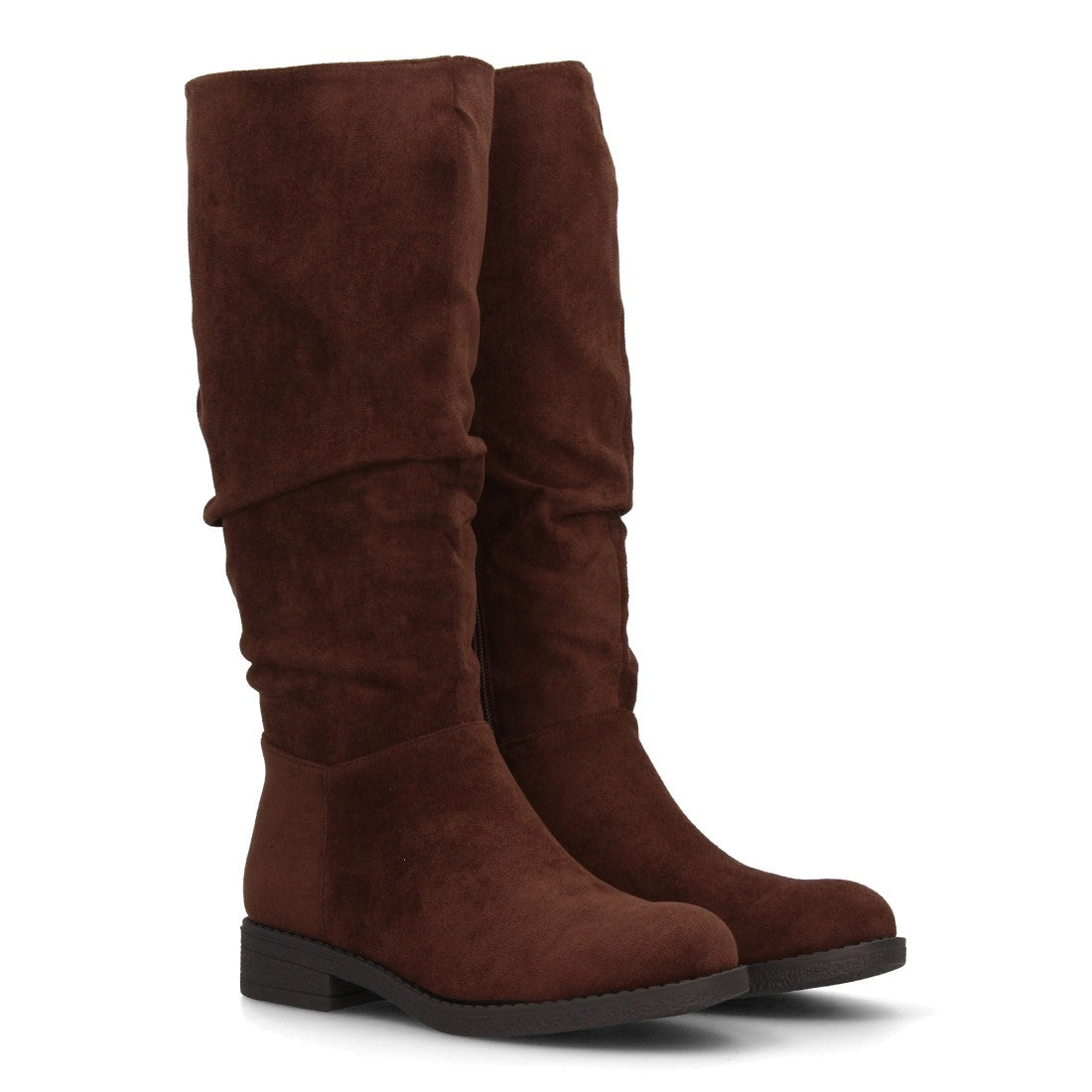 Bota alta café para mujer con diseño de caña arrugada y cremallera lateral