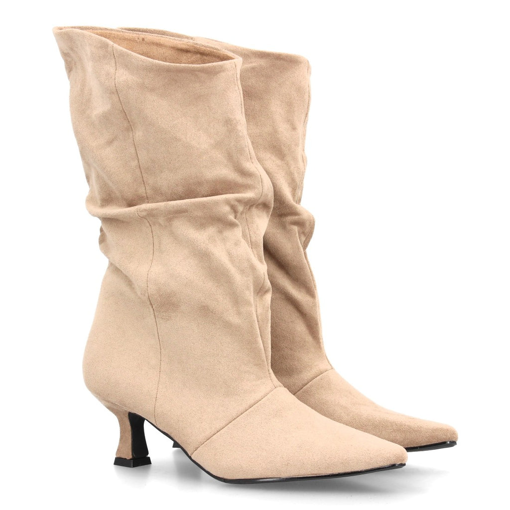 Alta beige para mujer con caña arrugada efecto fruncido y tacón fino