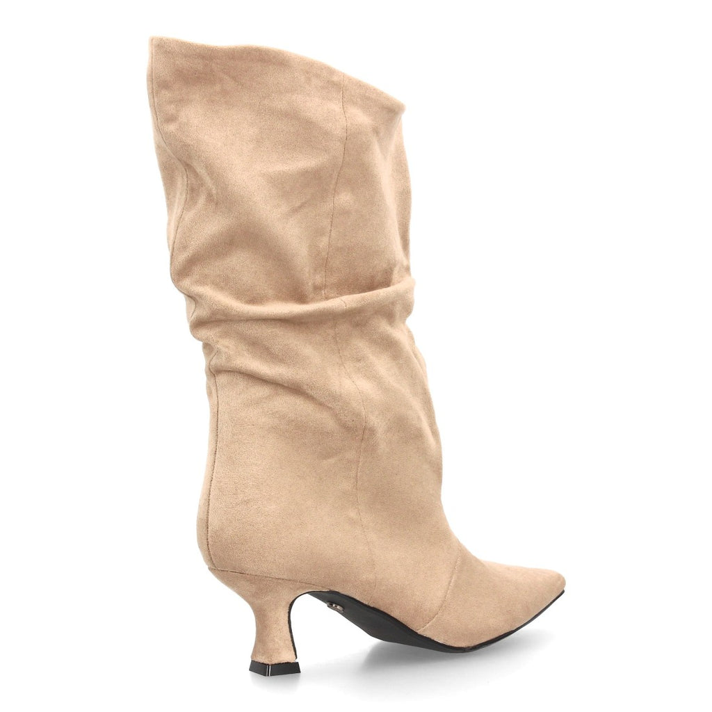Alta beige para mujer con caña arrugada efecto fruncido y tacón fino