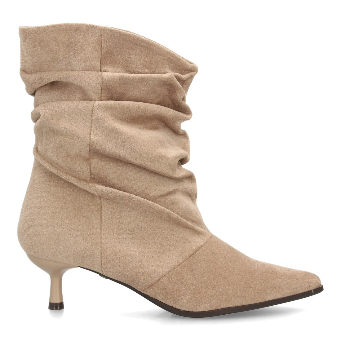 Beige para mujer con caña arrugada y tacón fino de altura media