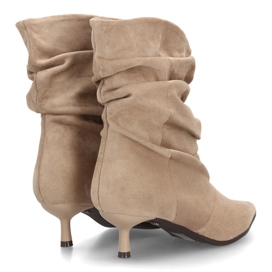 Beige para mujer con caña arrugada y tacón fino de altura media