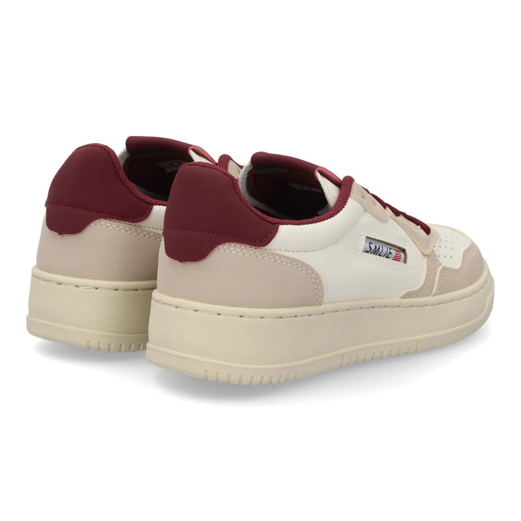 Deportiva estilo retro burdeos para mujer con paneles superpuestos en contraste