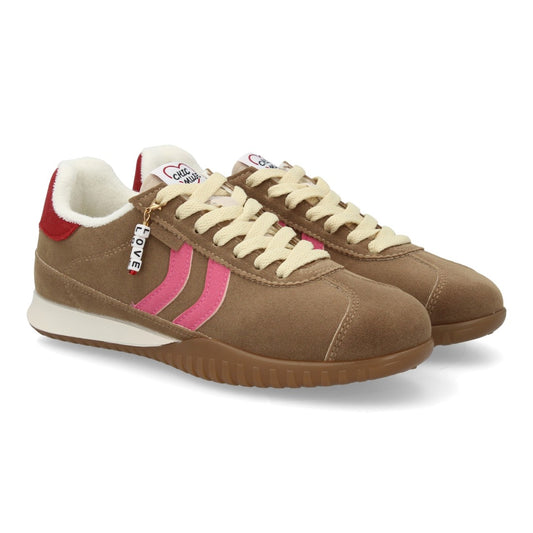 Zapatillas retro en tono kaki con textura efecto ante y adorno decorativo en cordones
