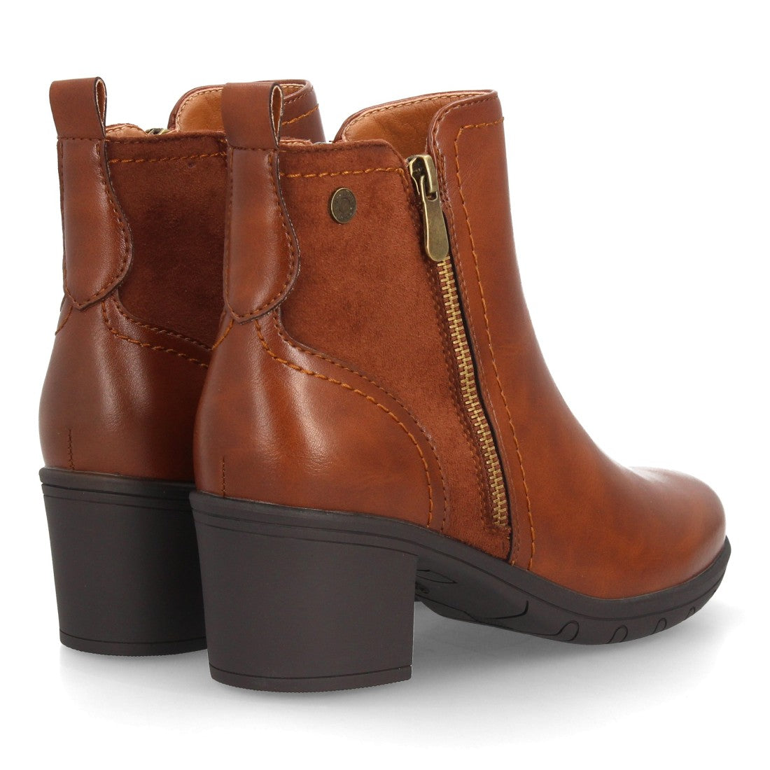 Botines de mujer en color camel con tacón ancho y tirador trasero