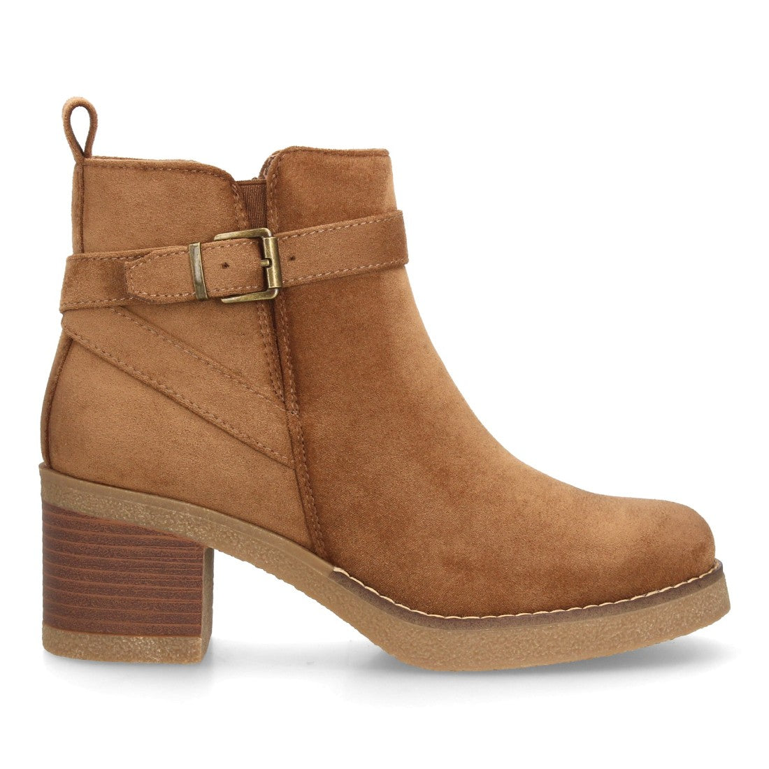 Botines de mujer color camel en ante suave con tira y hebilla metálica decorativa
