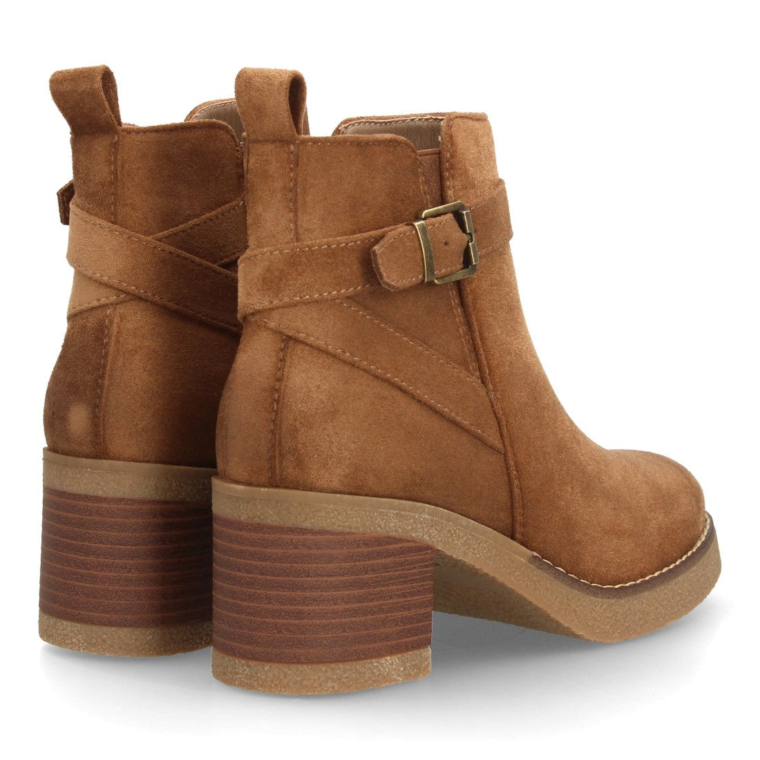 Botines de mujer color camel en ante suave con tira y hebilla metálica decorativa