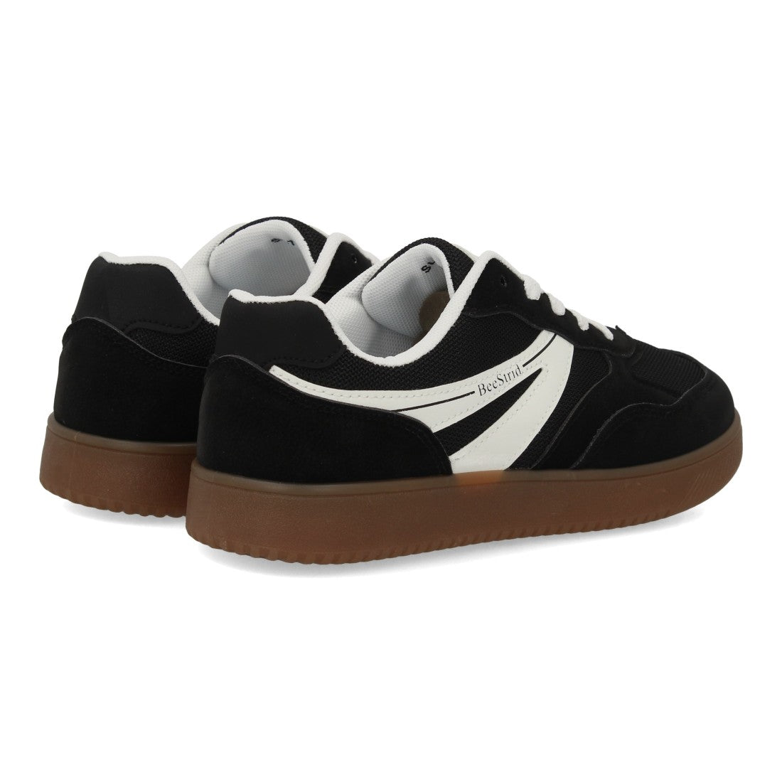 Zapatillas deportivas barefoot negras con estructura ligera y ajuste de cordones