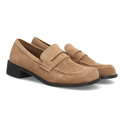 Mocasines barefoot de color kaki en textura efecto ante con antifaz y suela plana