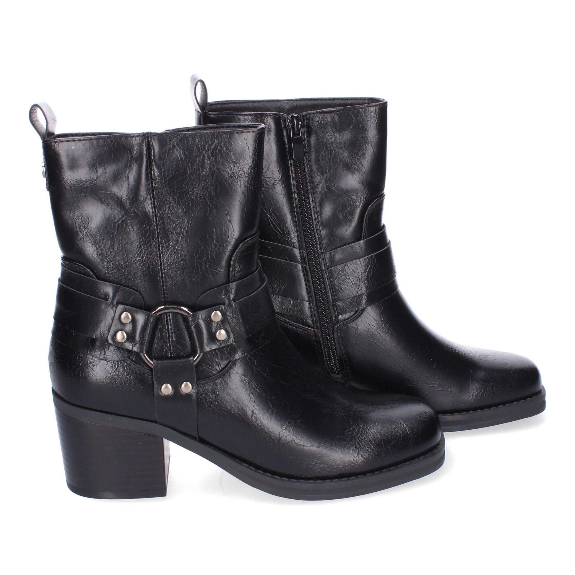 Botines de tacón negros con hebilla