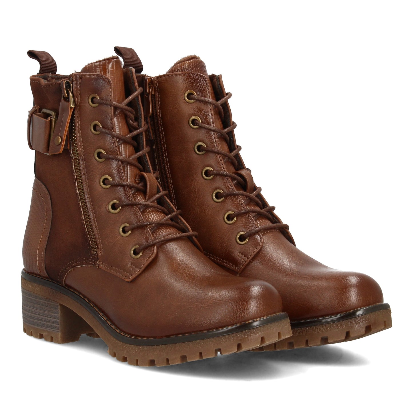 Bota de mujer color Camel con diseño robusto, suela track, cordones, cremallera lateral y hebilla de adorno.