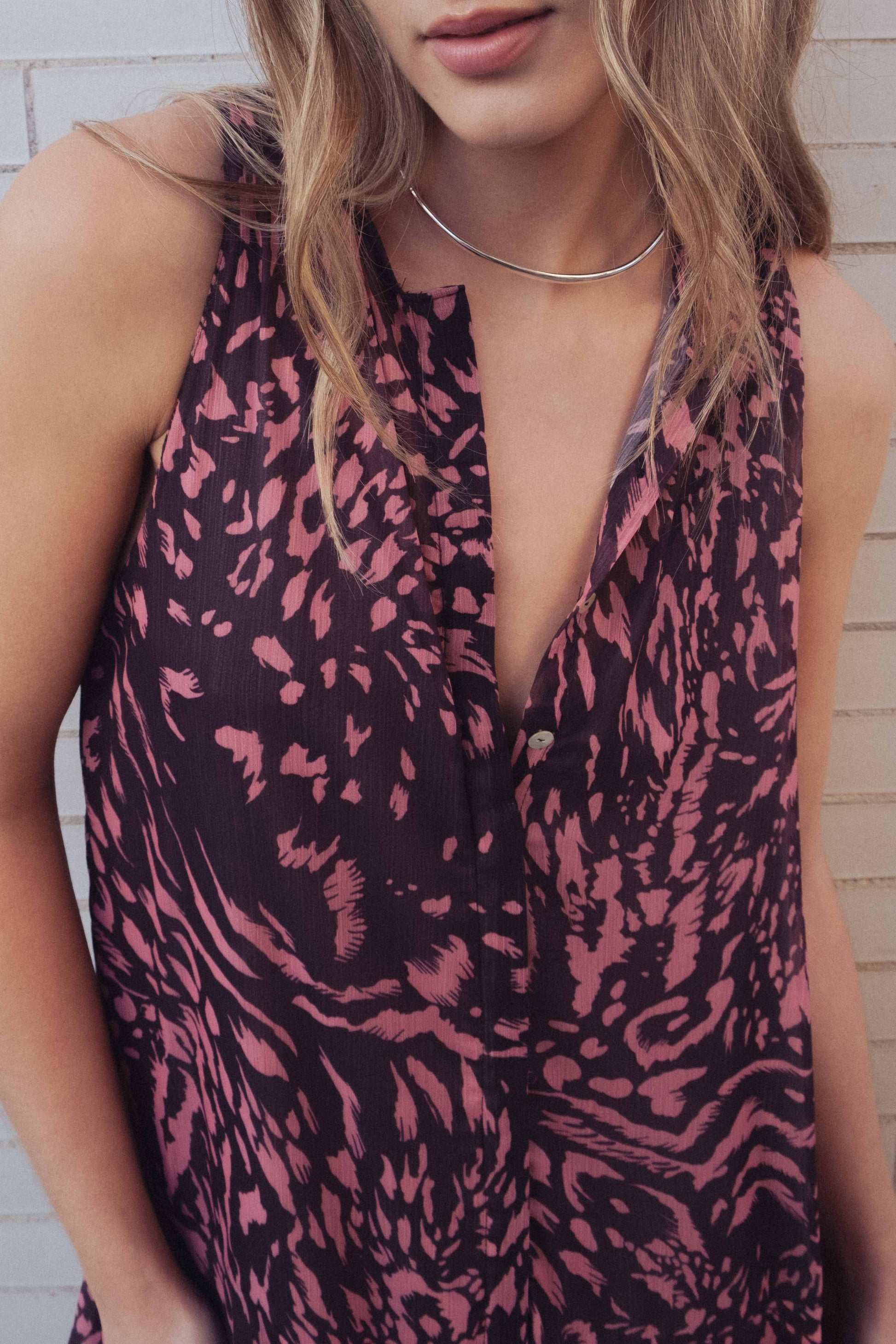 Vestido largo con volantes y estampado diseño español