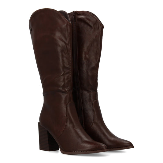 Bota marrón de tacón para mujer, diseño moderno, punta fina y cierre de cremallera, ideal otoño invierno.