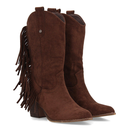 Bota cowboy color café de media caña con flecos laterales, tacón ancho y cremallera, ideal para el frío.