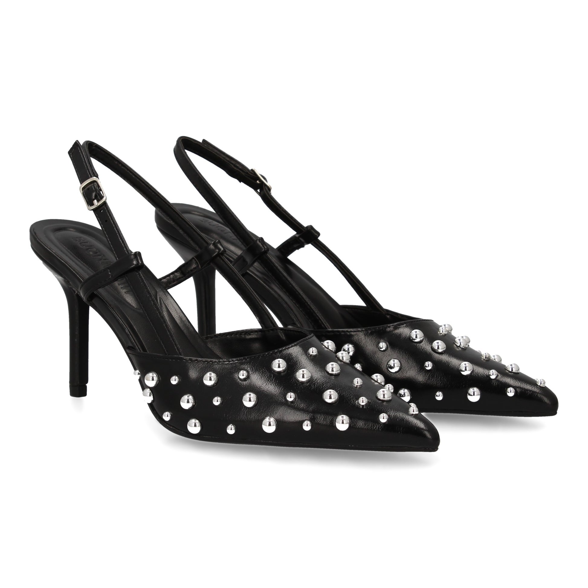 Stiletto negro de mujer con tacón fino, detalles metálicos y punta fina, ideal otoño invierno.