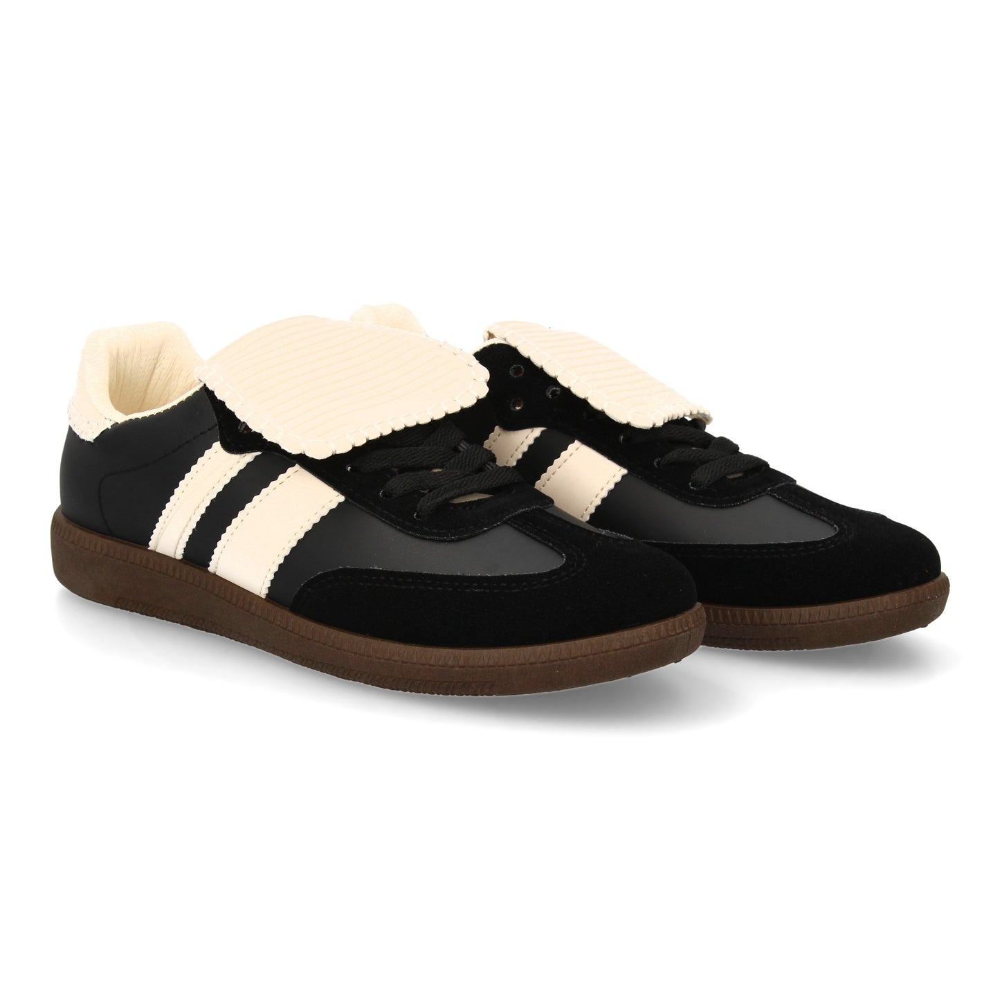 Zapatilla plana negra de mujer con cordones, adorno en lengüeta y suela en contraste, estilo retro moderno, otoño invierno.