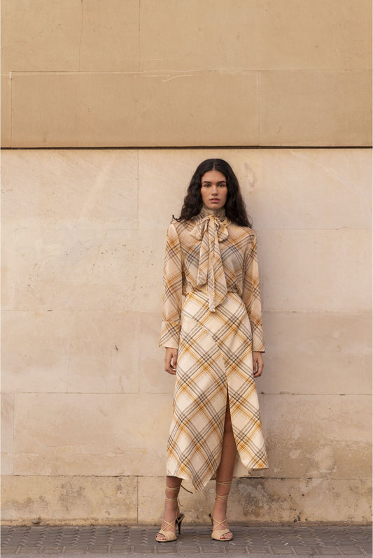 Blusa con lazo estampada a cuadros