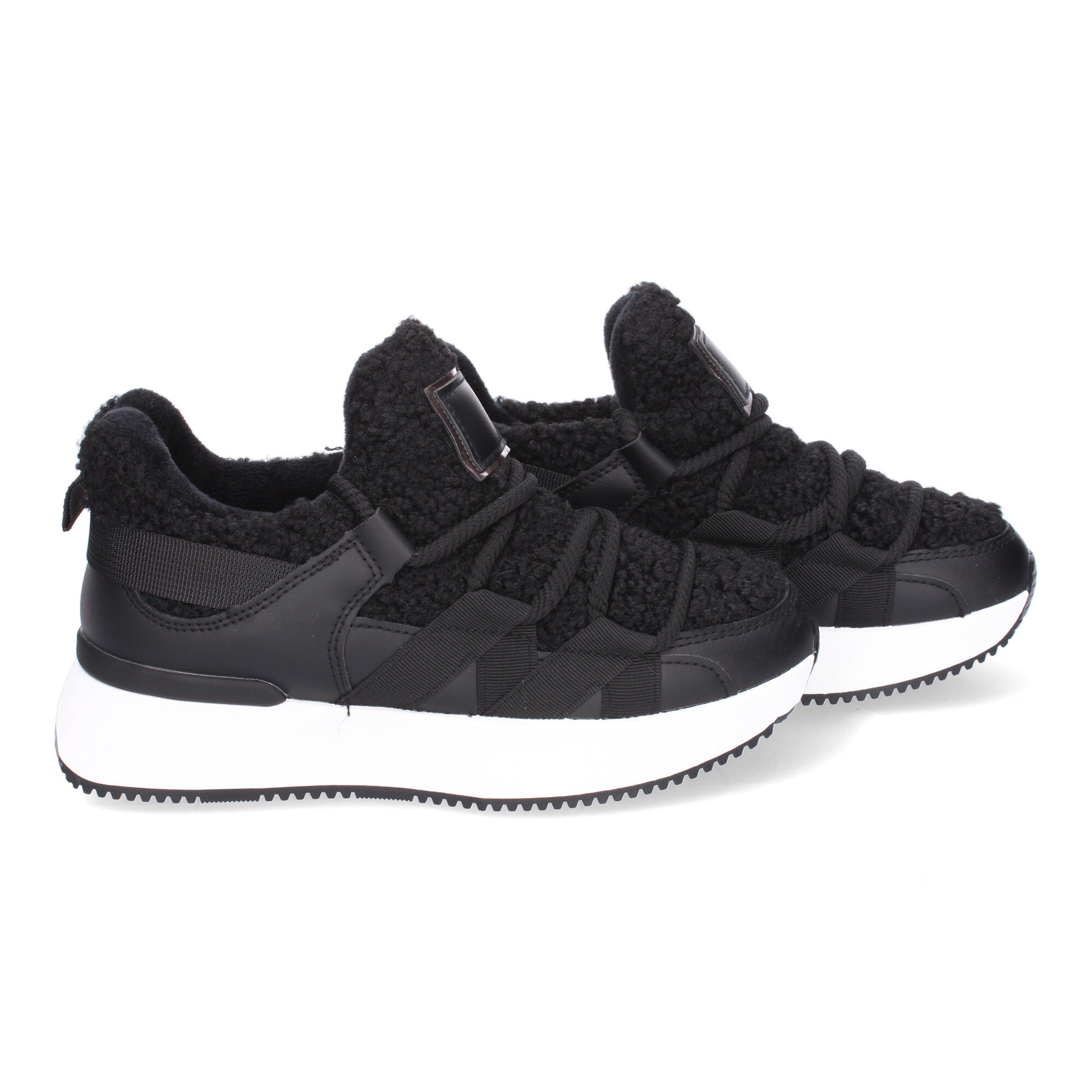 Zapatillas deportivas negras borreguillo