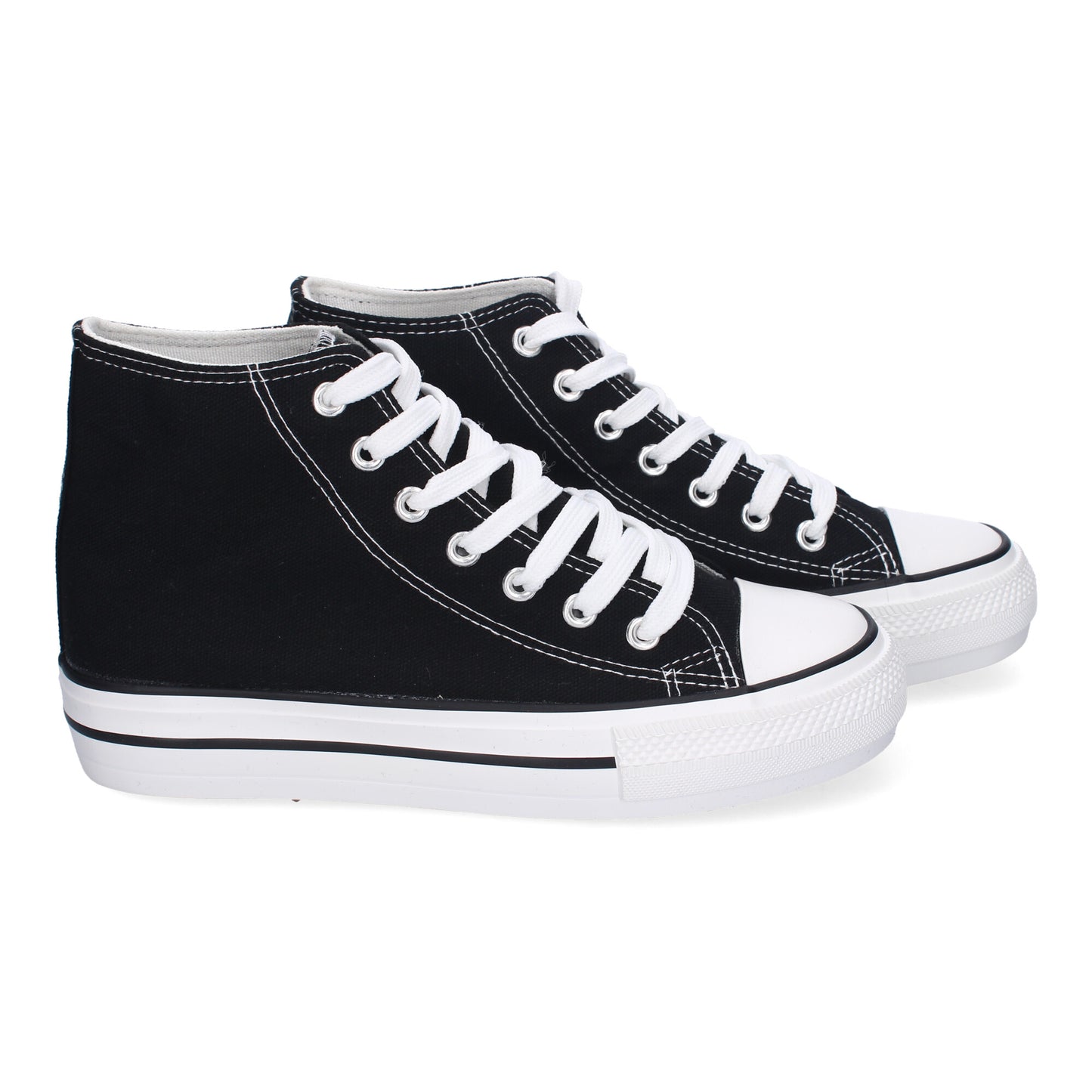 Bamba abotinada para mujer de color negro con cierre de cordones.