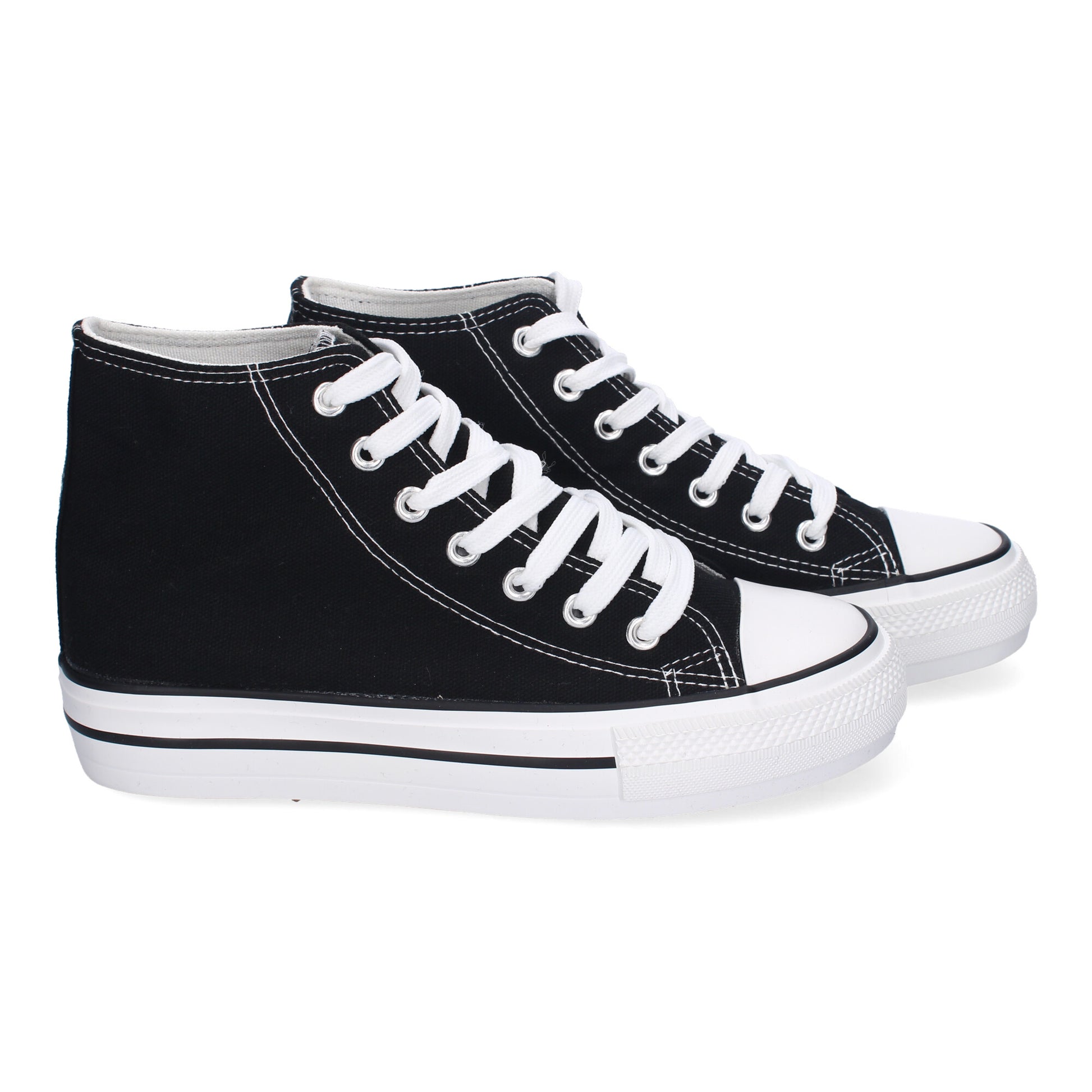 Bamba abotinada para mujer de color negro con cierre de cordones.
