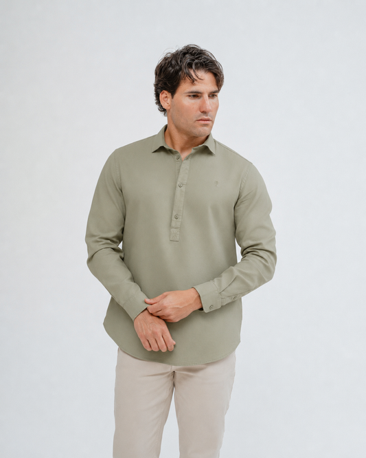 Camisa estilo polera verde de algodón para hombre