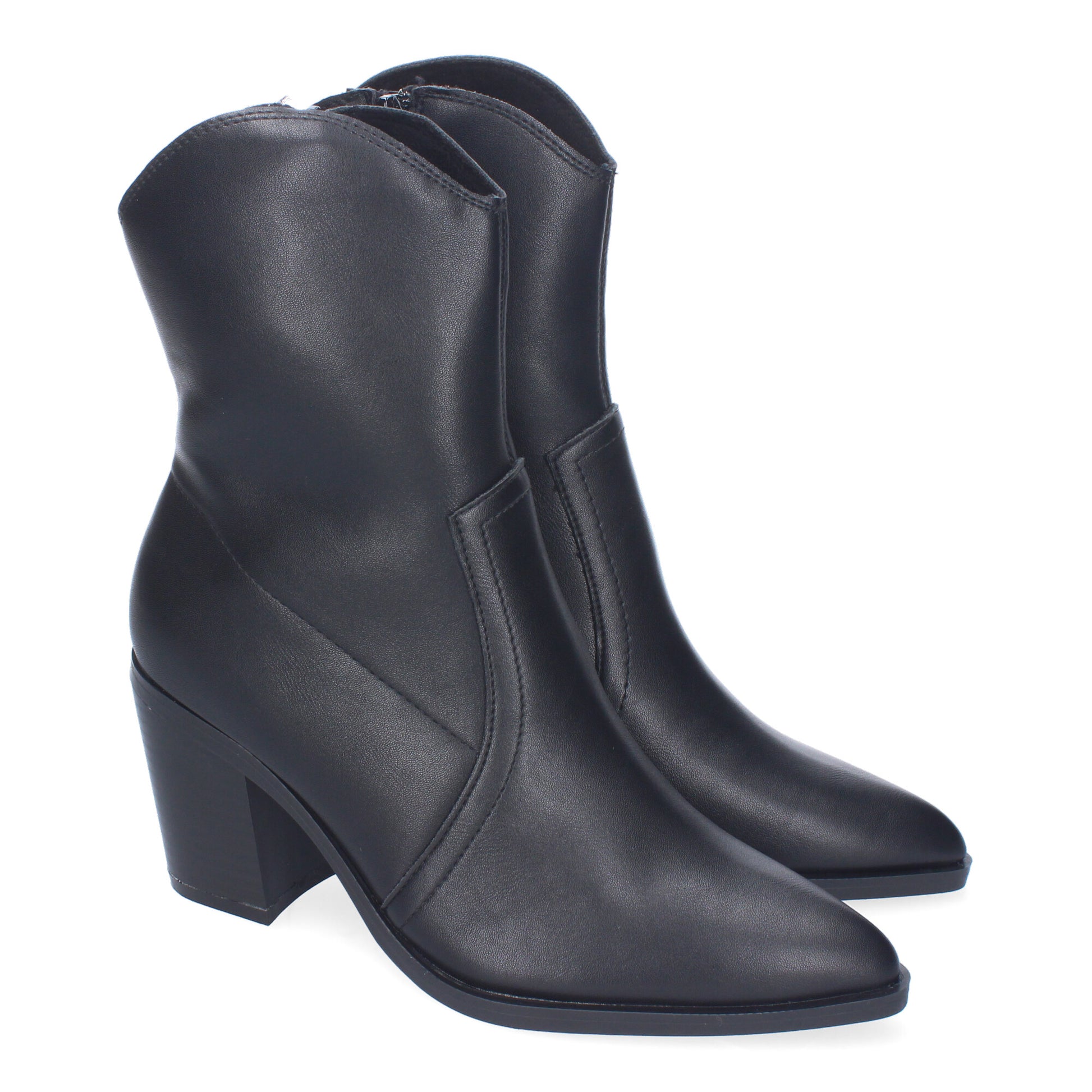Botín de tacón elegante para mujer en color negro con detalles de costura y punta fina.