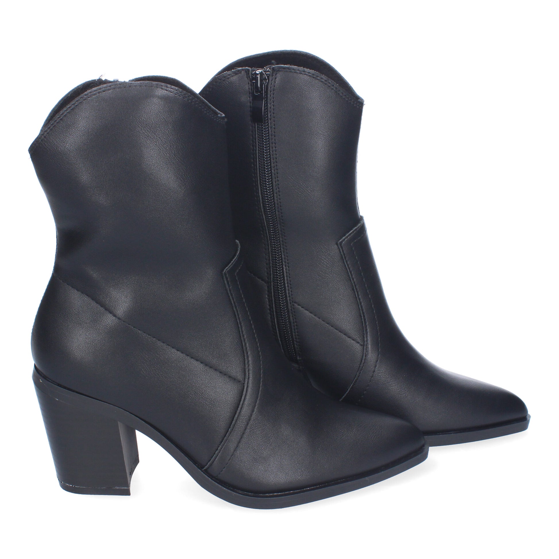 Botín de tacón elegante para mujer en color negro con detalles de costura y punta fina.