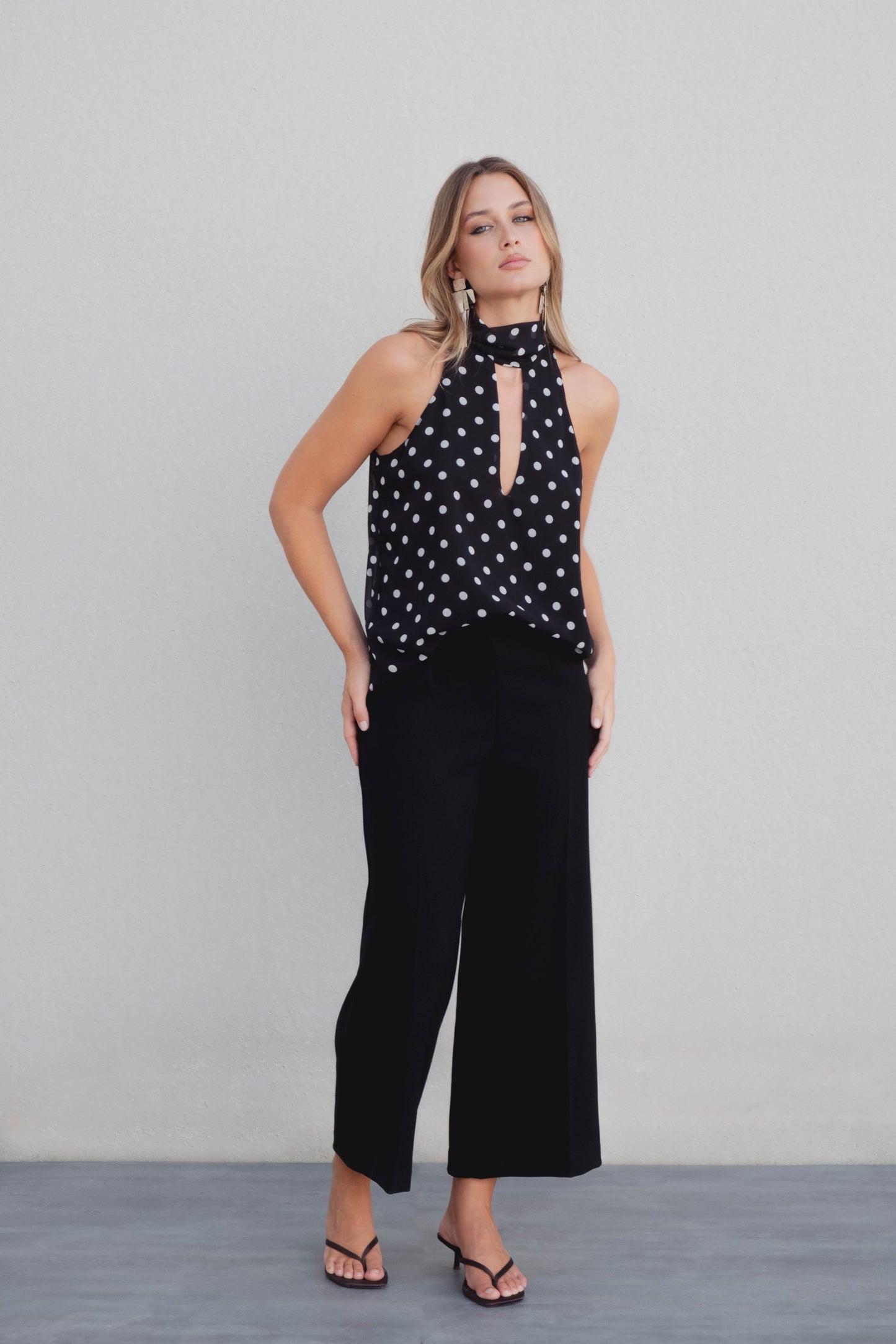 Top halter lunares negro y blanco con pañuelo