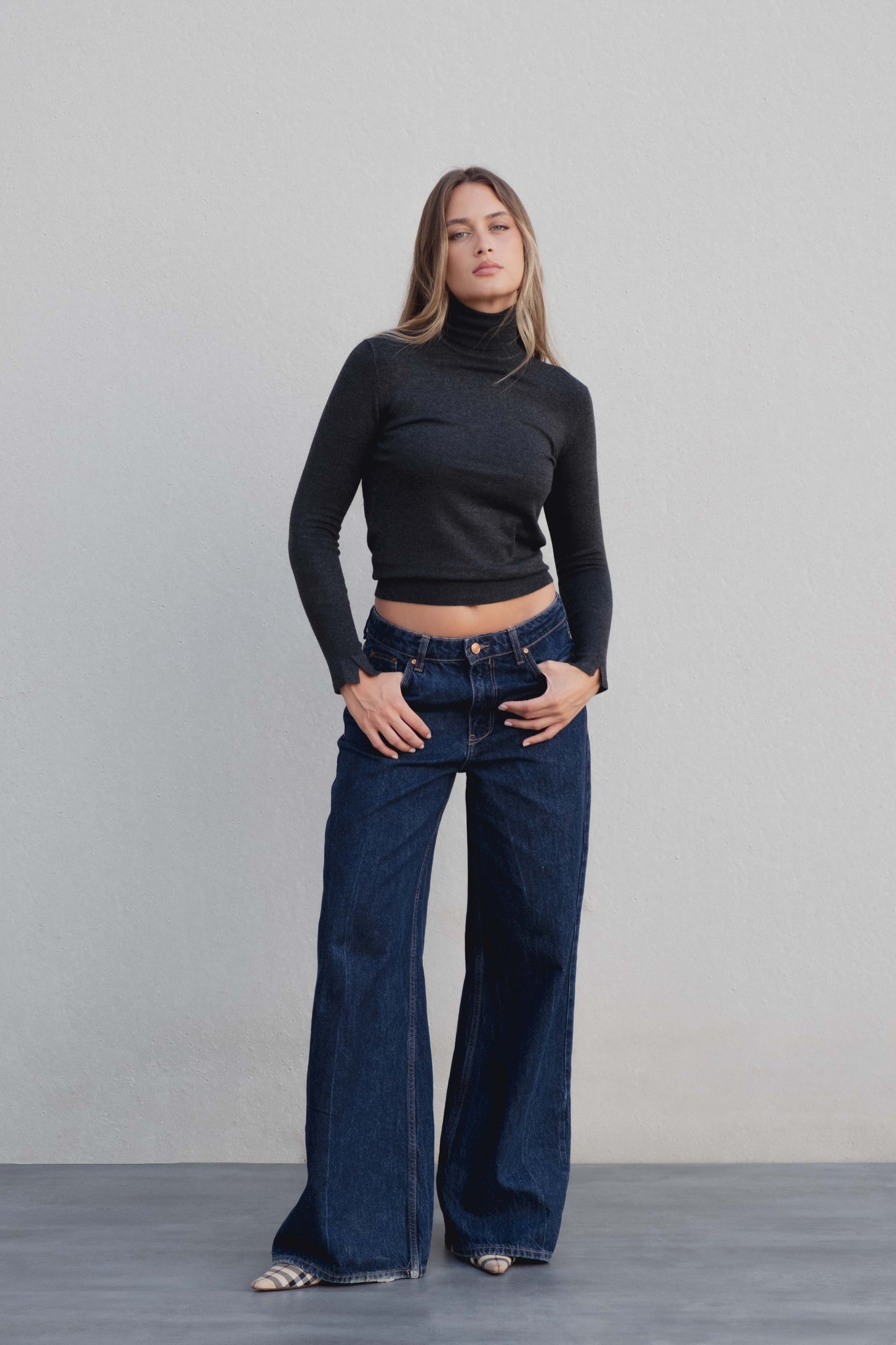 Jersey punto gris melange cuello subido mujer