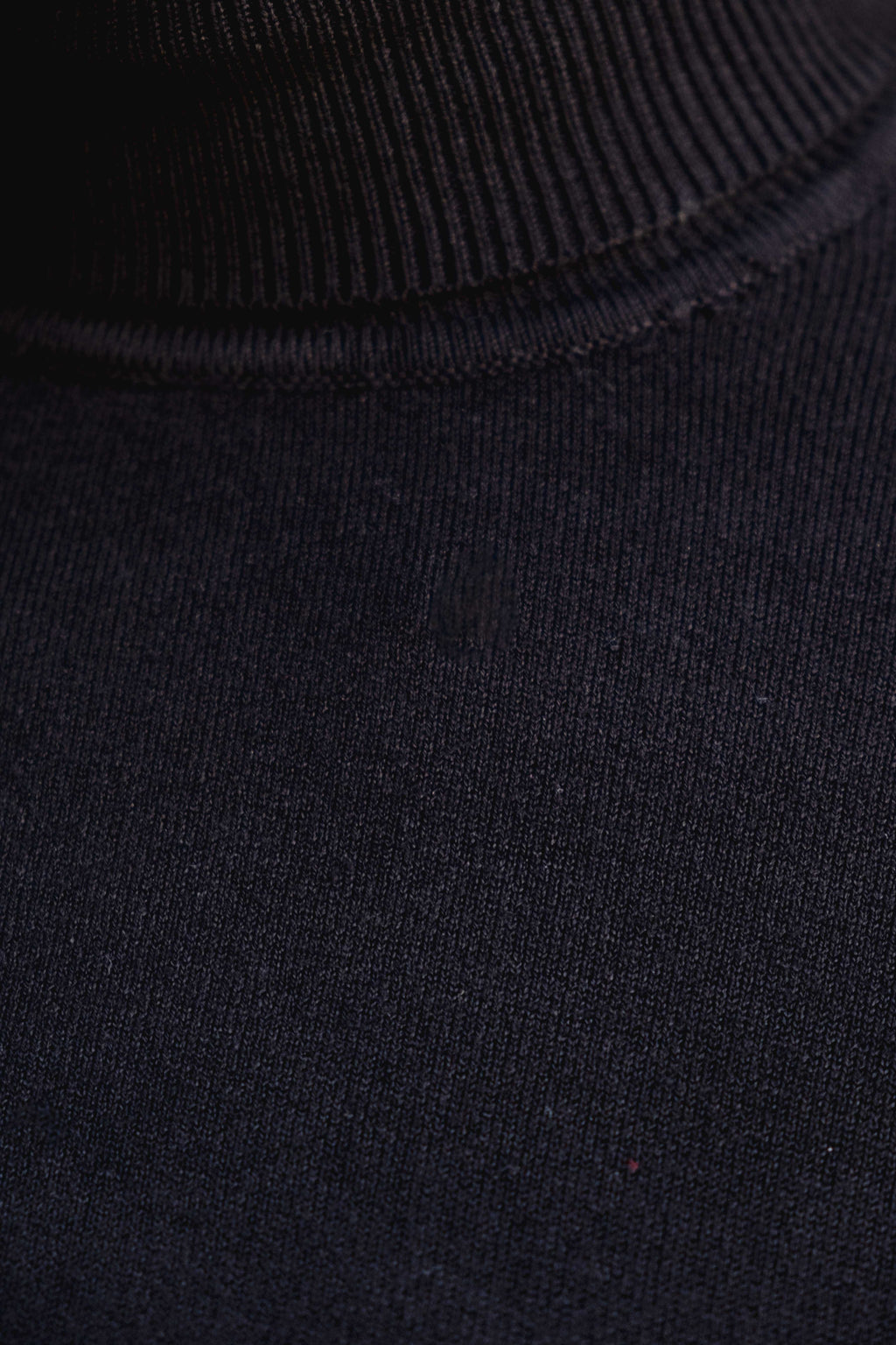 Jersey negro punto cuello subido mujer básico