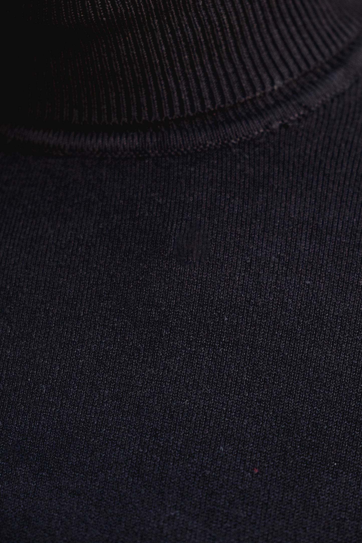 Jersey negro punto cuello subido mujer básico