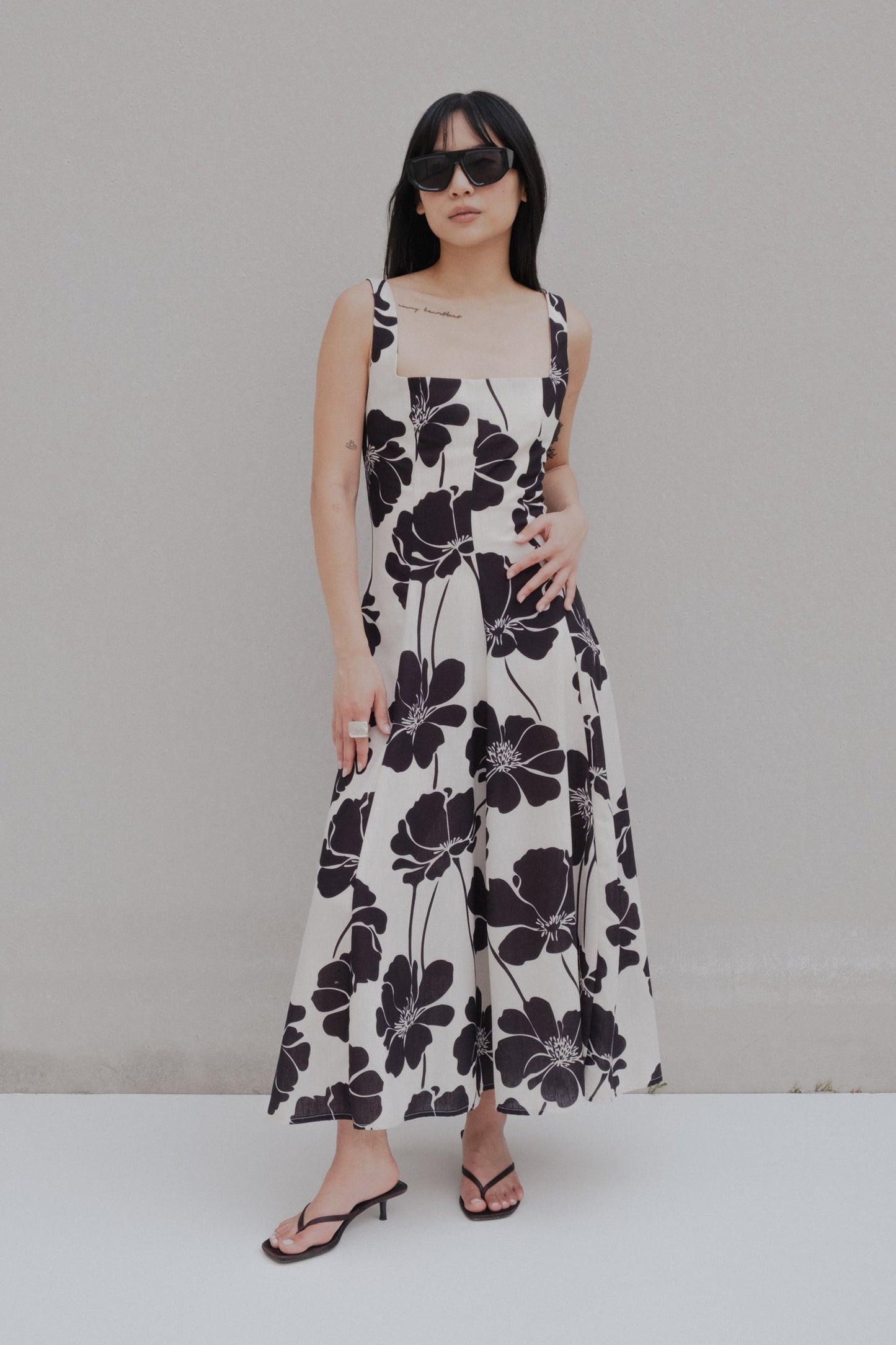 Vestido midi estampado de tirantes y escote cuadrado para mujer
