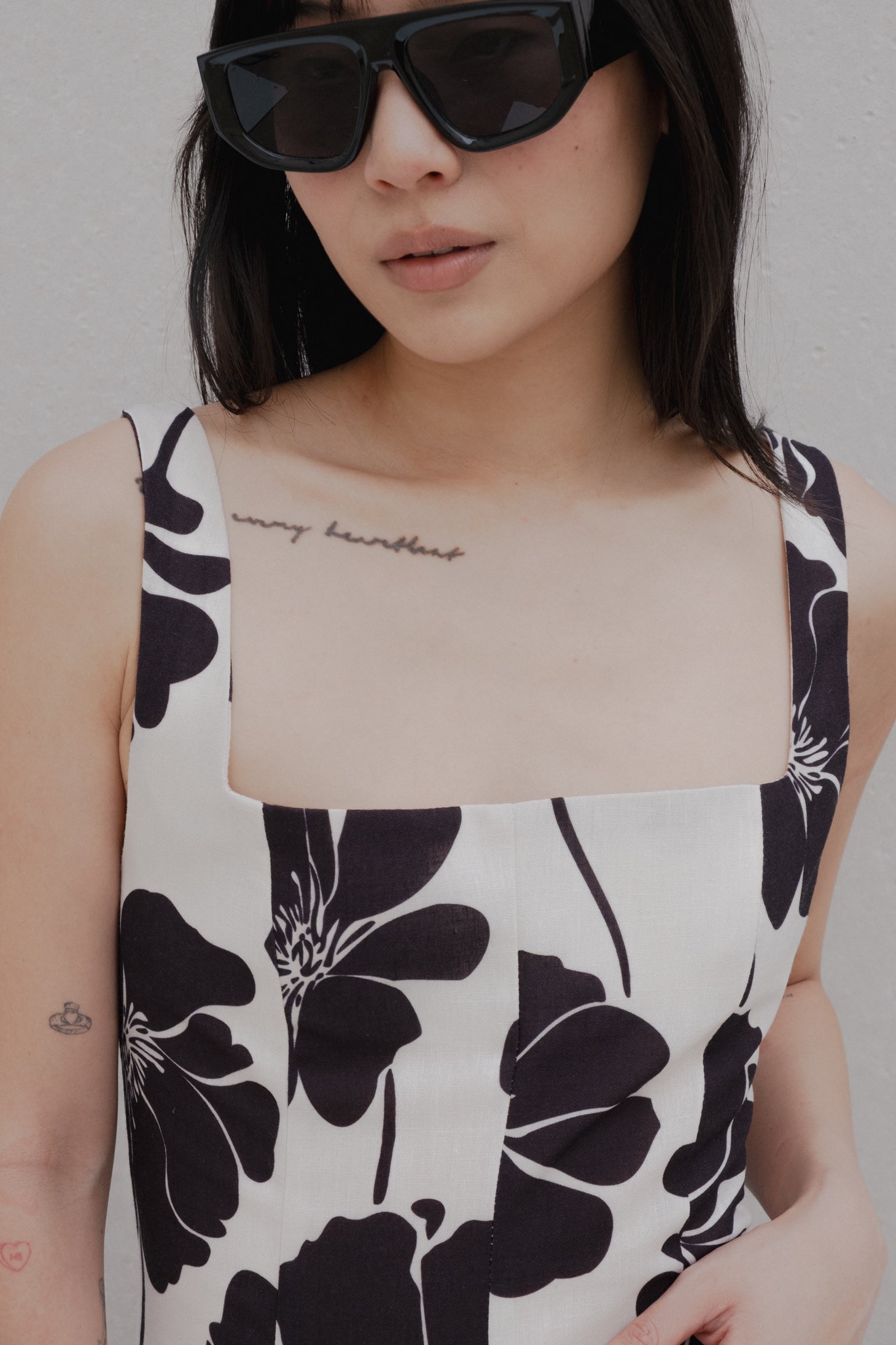 Vestido midi estampado de tirantes y escote cuadrado para mujer