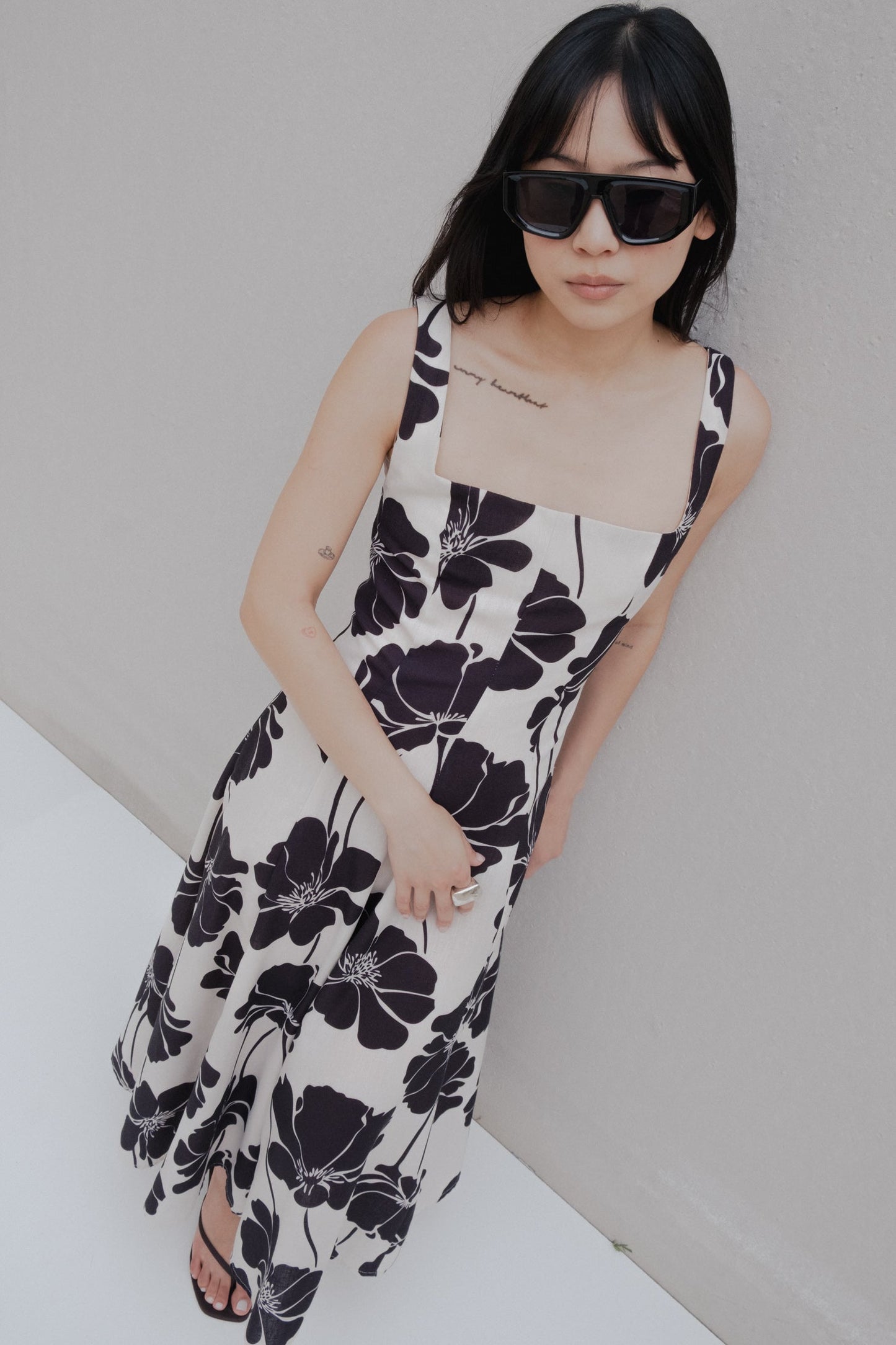 Vestido midi estampado de tirantes y escote cuadrado para mujer