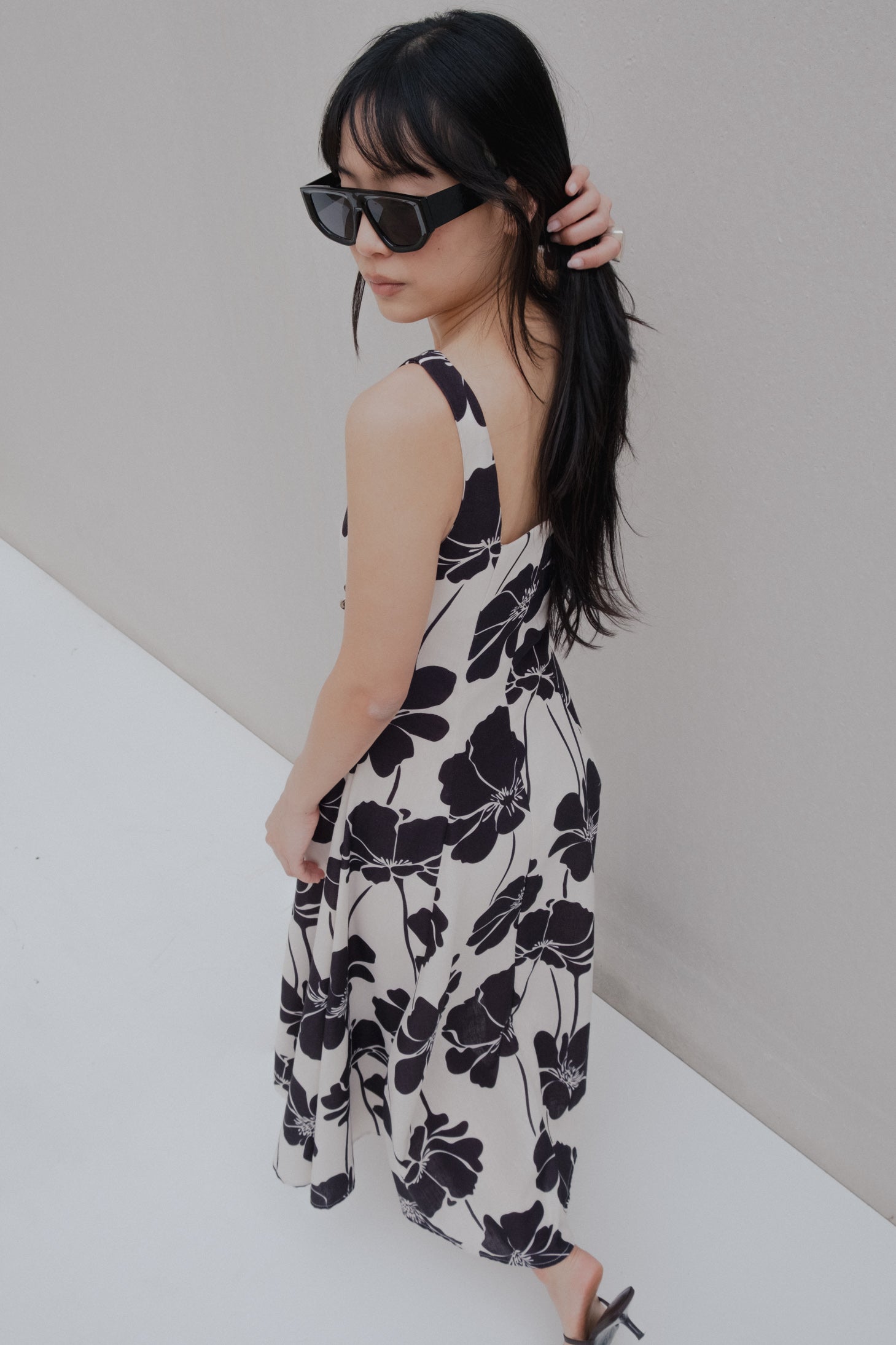 Vestido midi estampado de tirantes y escote cuadrado para mujer