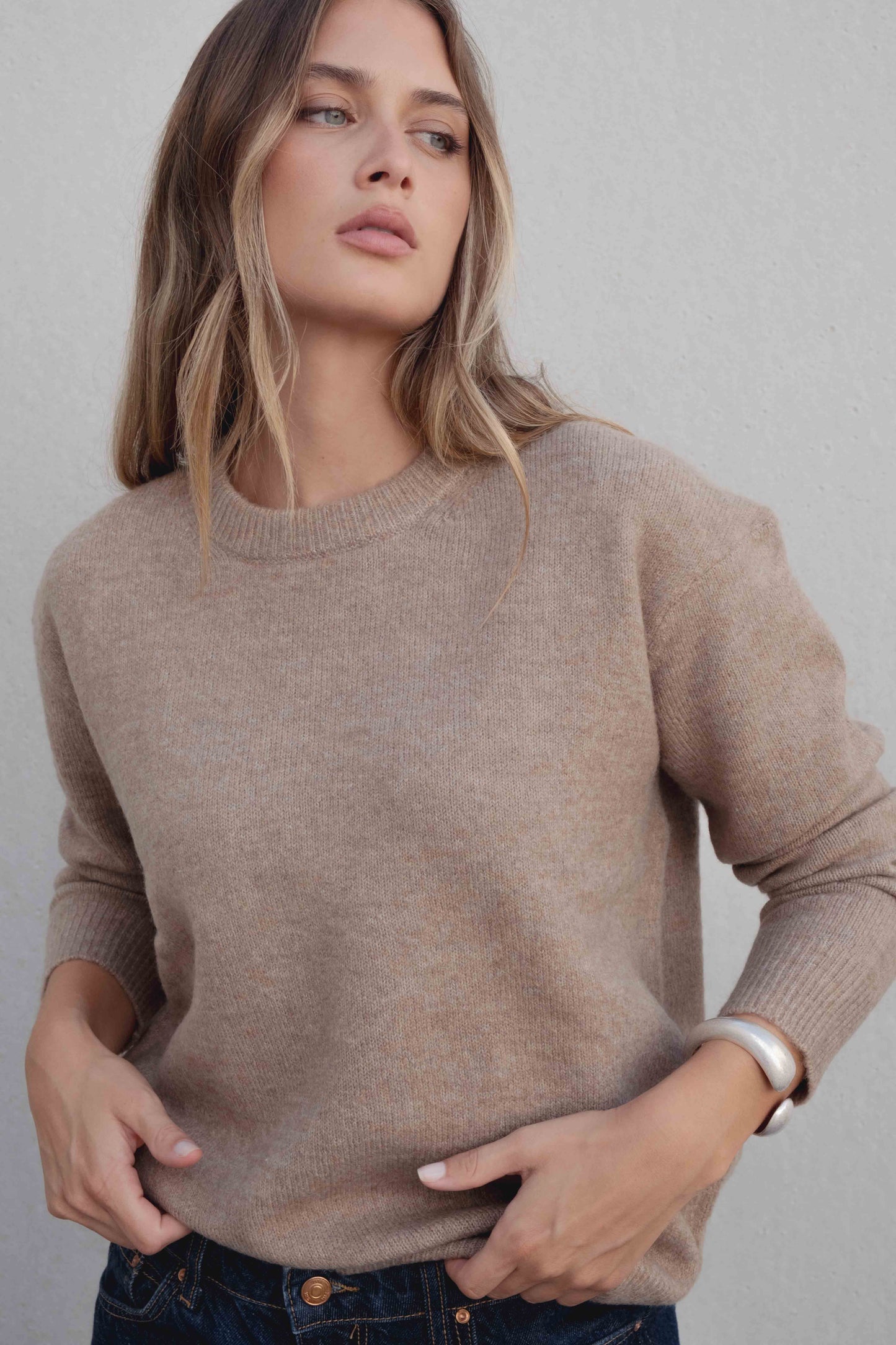 Jersey punto beige cuello redondo mujer básico