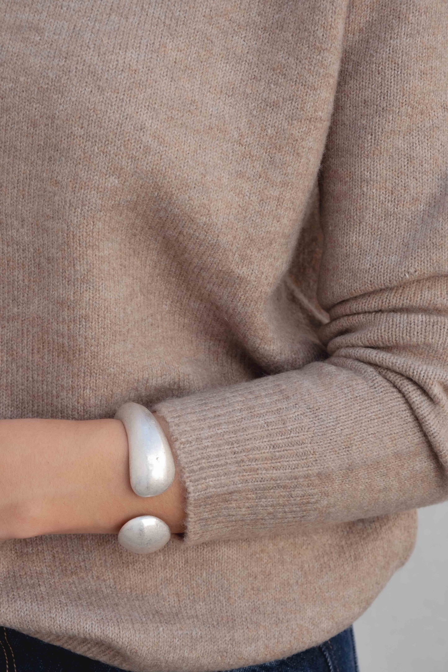 Jersey punto beige cuello redondo mujer básico