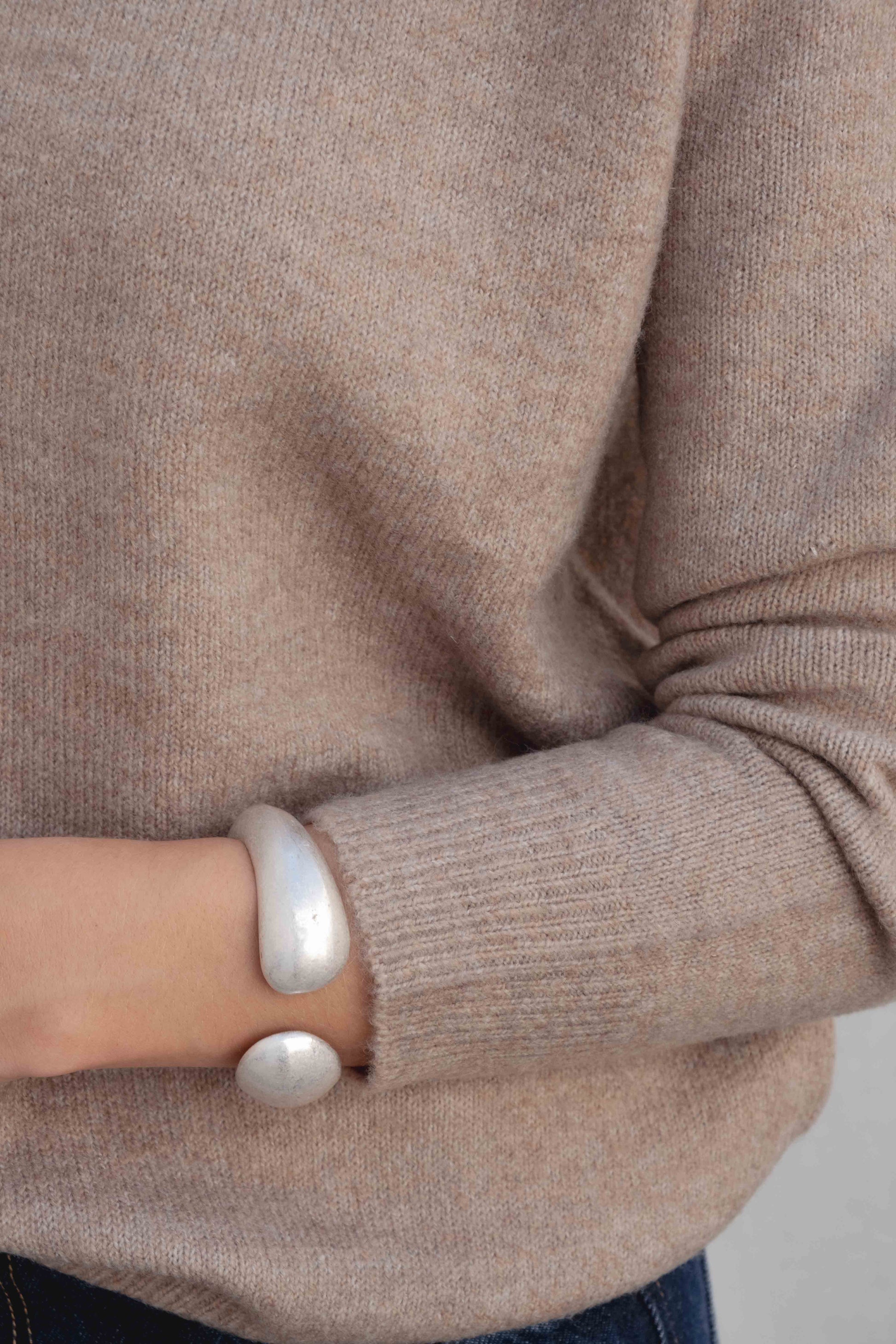 Jersey punto beige cuello redondo mujer básico