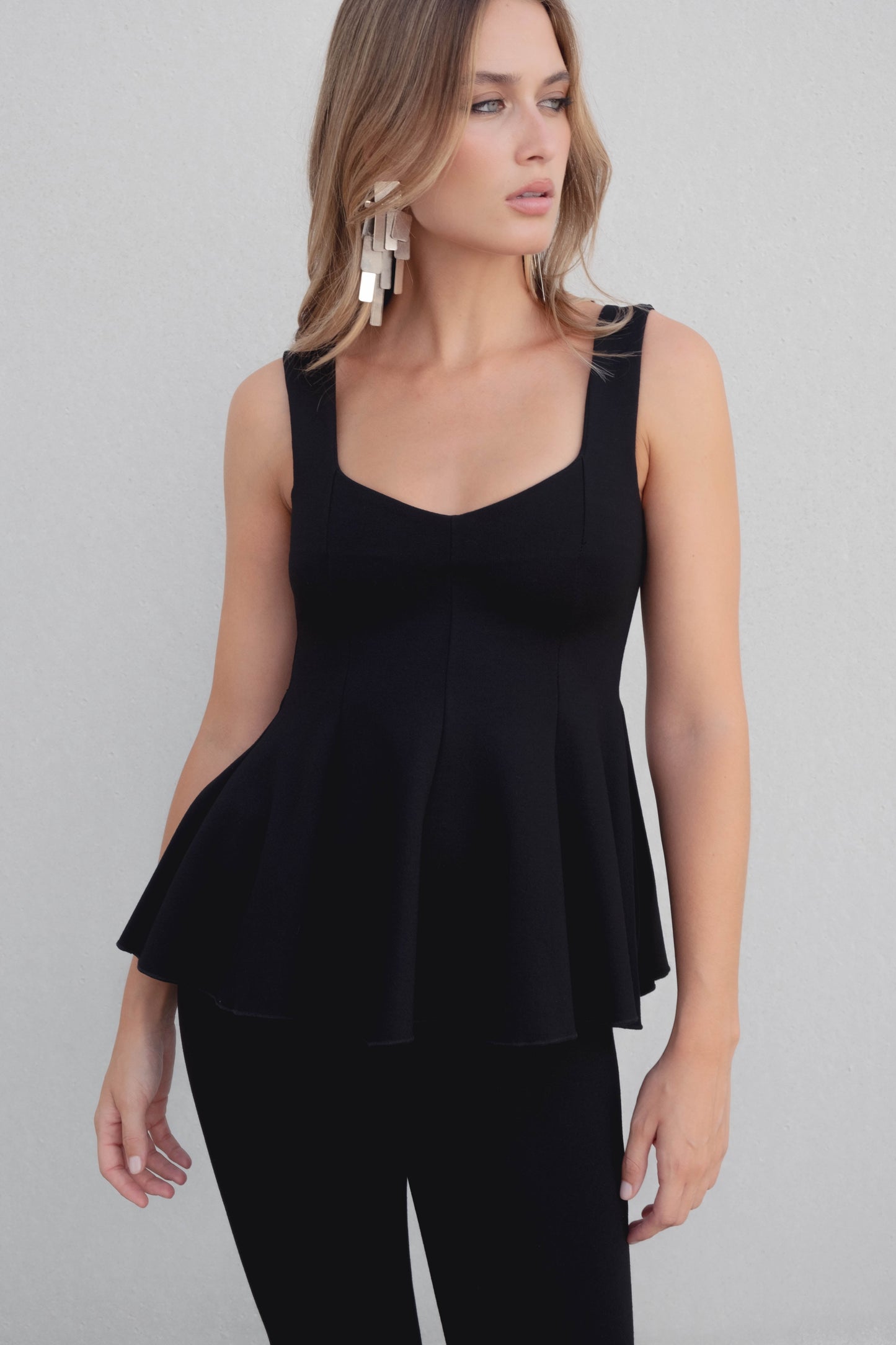 Pantalón flare negro punto campana tiro alto